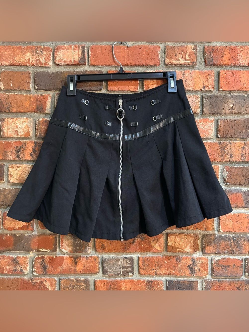 BodyRage womens pleated gothic front zip mini skirt black M